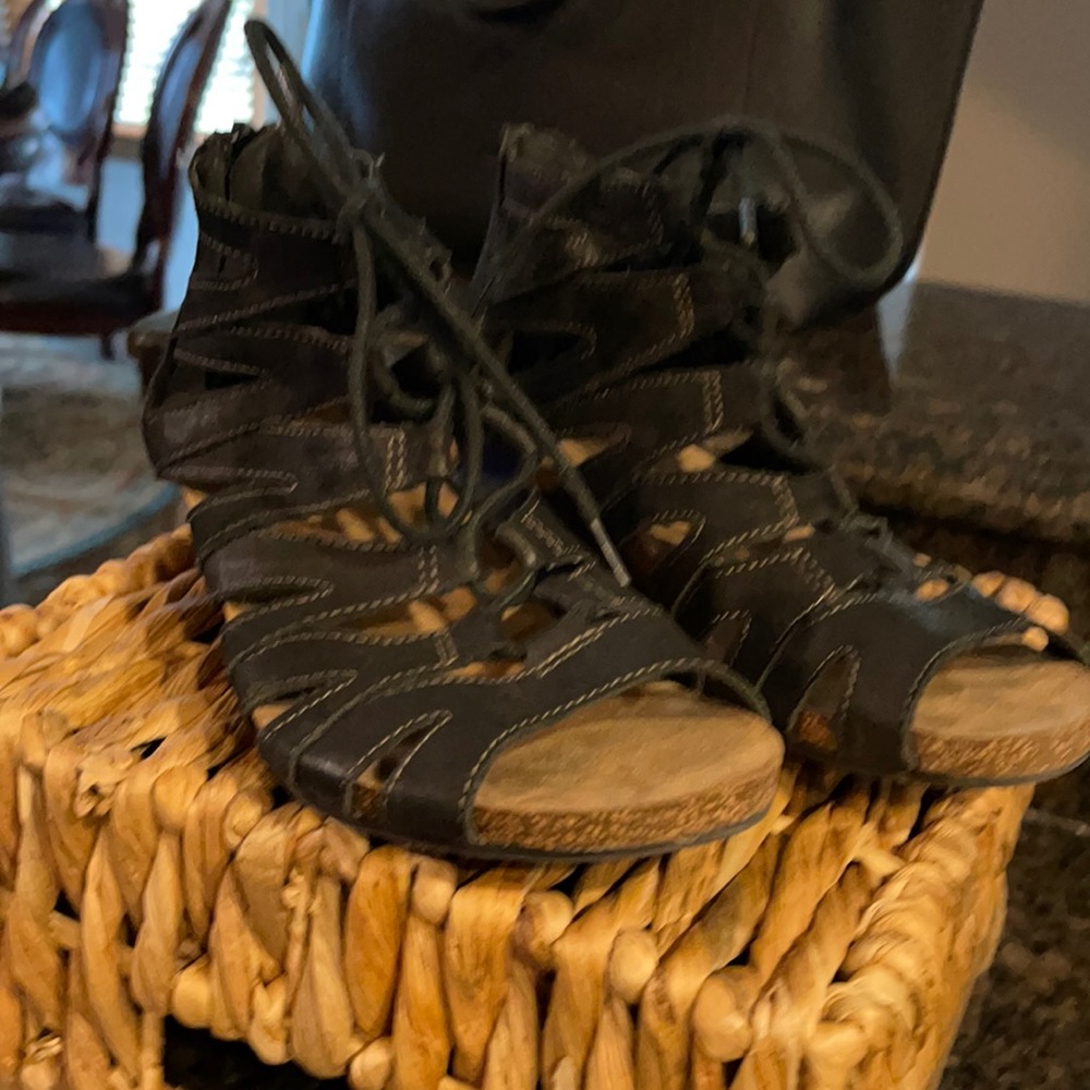 7M Earth Origins Sandals